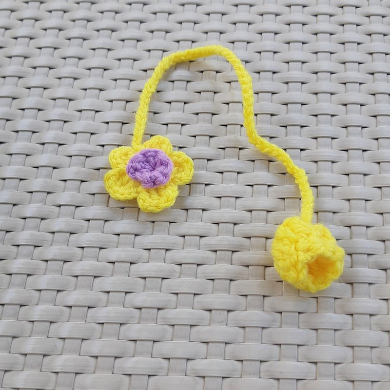 Flower Floral bookmark made of yellow yarn, 10 inches long. - Bookmarks - Other Man-Made Fibers Yellow