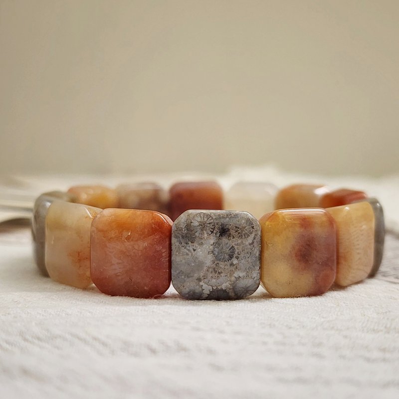 Square coral jade hand row - สร้อยข้อมือ - เครื่องเพชรพลอย หลากหลายสี