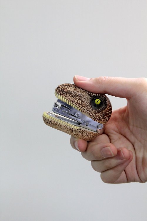 SÜSS Living生活良品 日本Magnets侏儸紀系列 迅猛龍恐龍造型10號針小釘書機
