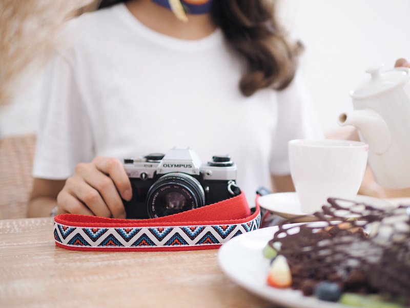 Blue-white Wavy Pixel / SMALL SIZE / CAMERA STRAP by YESIDID - 相機背帶 - 人造皮革 紅色