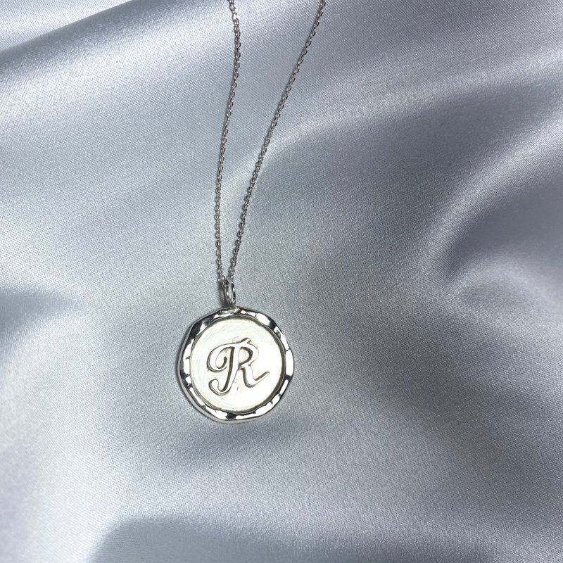 MIH 金工首飾 | 印記 Seal 純銀字母項鍊 letter silver necklace - 項鍊 - 純銀 銀色