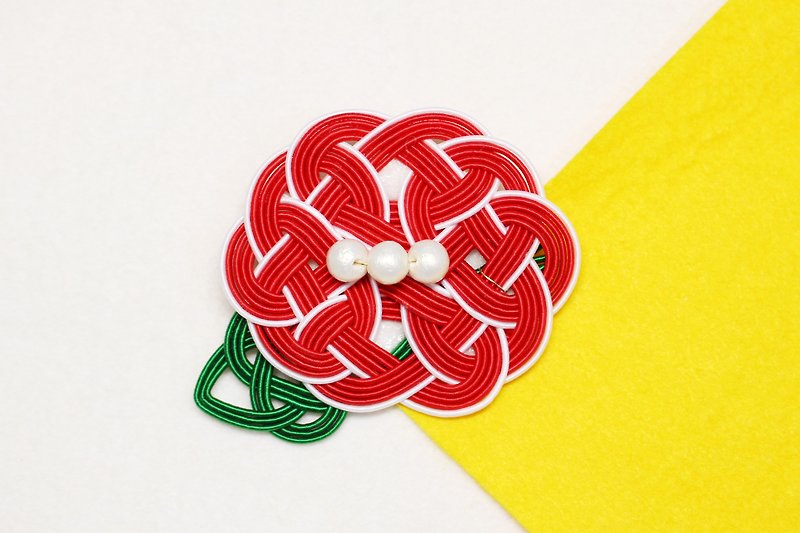 japanese style brooch / mizuhiki / japan / accessory / flower / tsubaki - Brooches - Silk Red