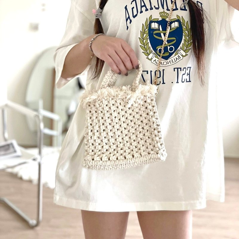 Compact hand-carried crossbody bag [Macrame bag] - กระเป๋าแมสเซนเจอร์ - ผ้าฝ้าย/ผ้าลินิน 