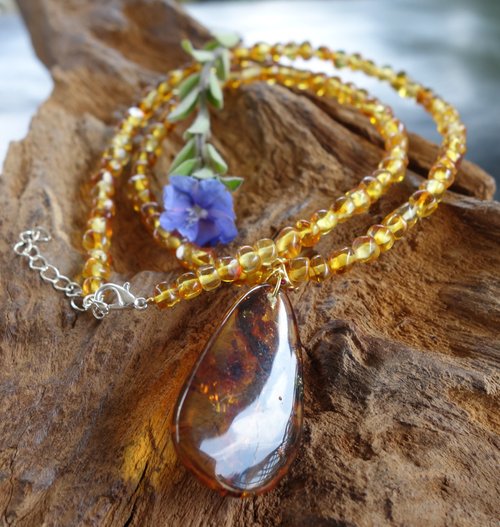 2点 専用 未使用品 天然琥珀 アンバー 2色 ネックレス 琥珀 天然未処理 植物入り琥珀ペンダント フラワーアンバーネックレス