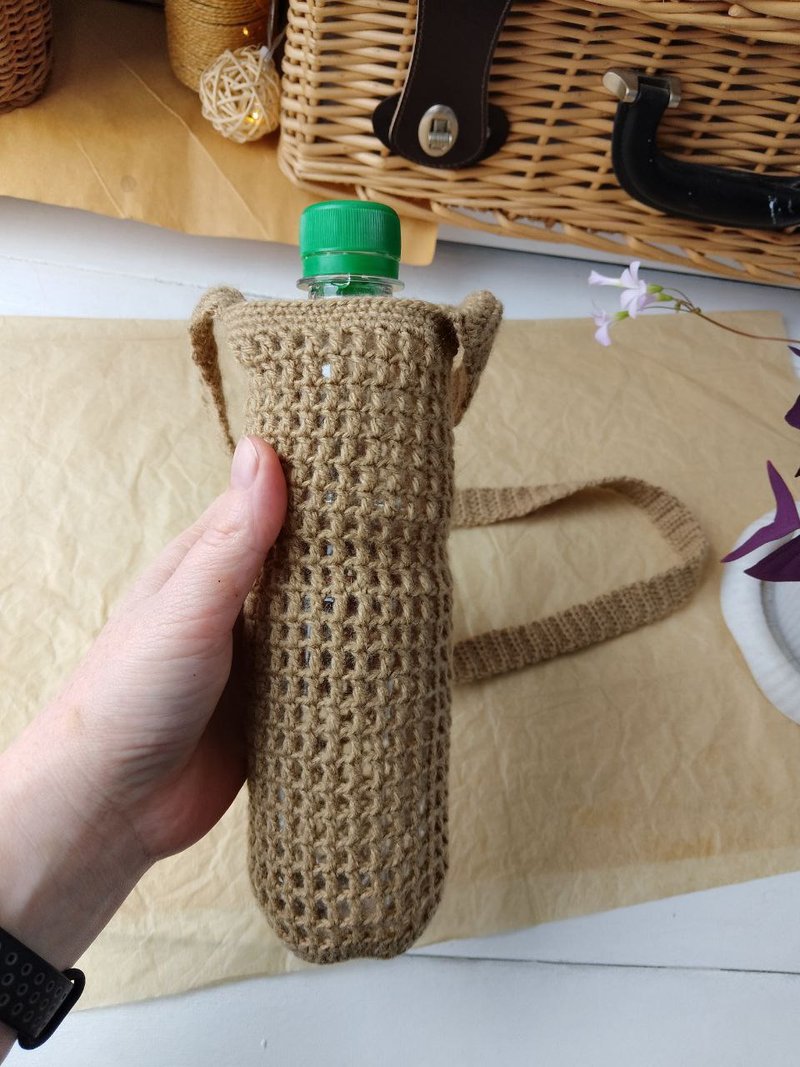 Bottle bag for walking the dog. Small water bag over the shoulder. Water bag. - 飲料提袋/杯套 - 棉．麻 咖啡色