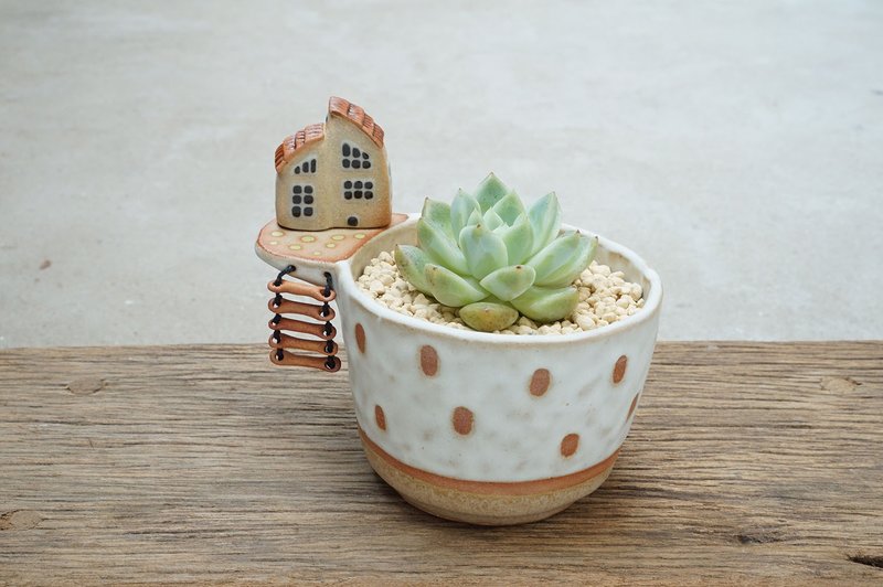 Plant pot with a houses,two tone,cactus,ceramics,pottery,handmade - 花瓶/花器 - 陶 白色