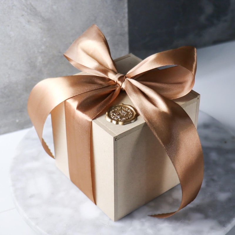 [Christmas gift box] (Purchase additional gold ribbon) Christmas gift packaging Christmas gifts - แก้วไวน์ - แก้ว สีทอง