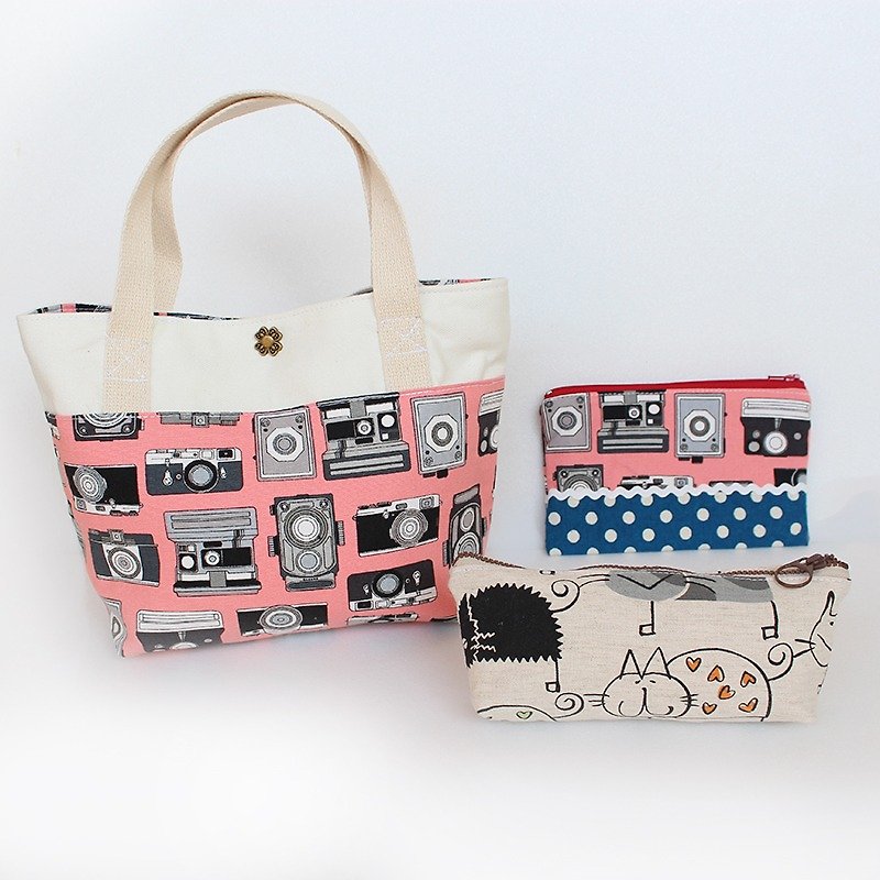 Goody Bag - camera and cat fake bag combination - กระเป๋าถือ - ผ้าฝ้าย/ผ้าลินิน 