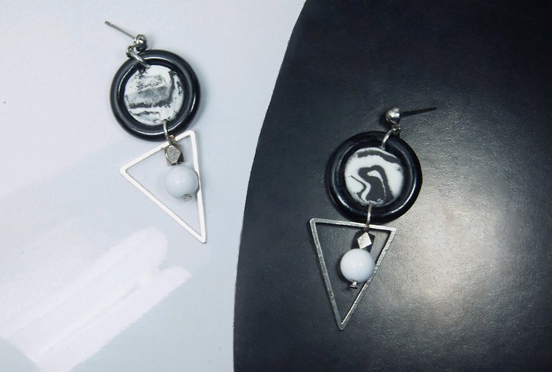 Circular black space triangle earrings