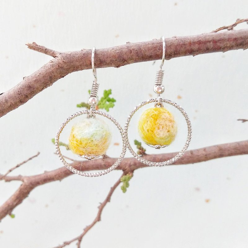 [Planet Series] Sunset hand-made wool felt earrings can be changed to Clip-On - ต่างหู - ขนแกะ สีส้ม