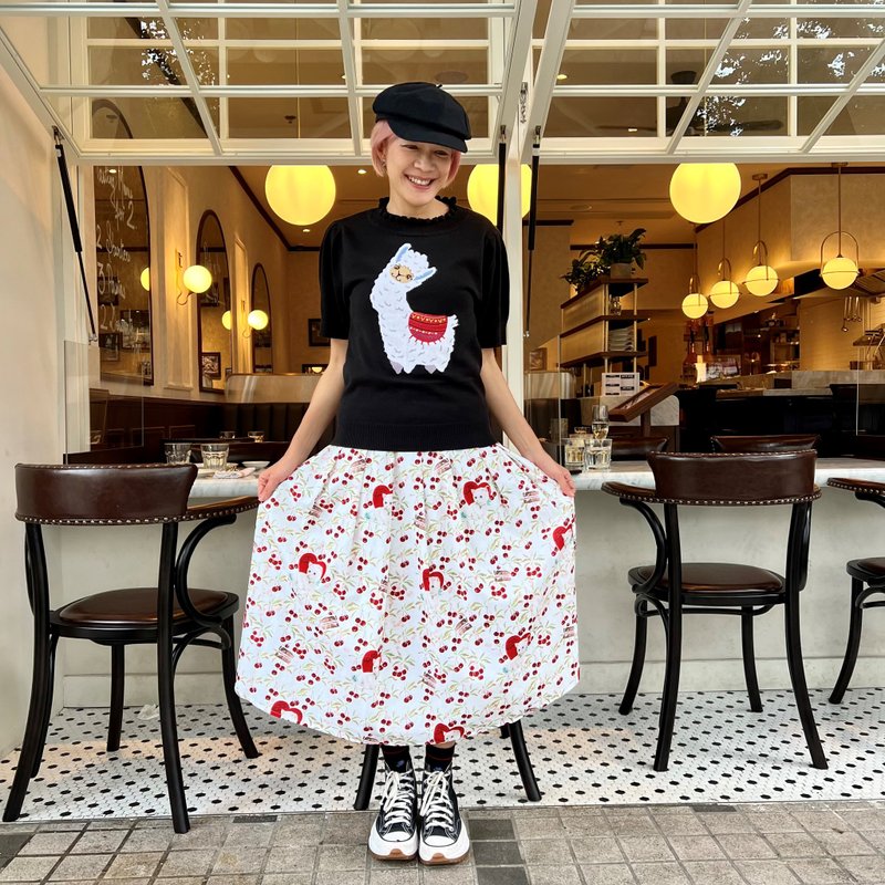 昭和風櫻桃與白貓裙子 可愛風 舒適棉質日本布料 - 裙子/長裙 - 棉．麻 白色