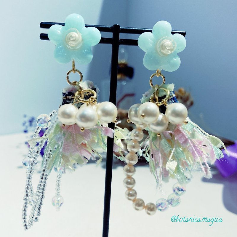 Botanica Magica | Small Flower with Tassel Pearl | Earrings - ต่างหู - พลาสติก สีเขียว