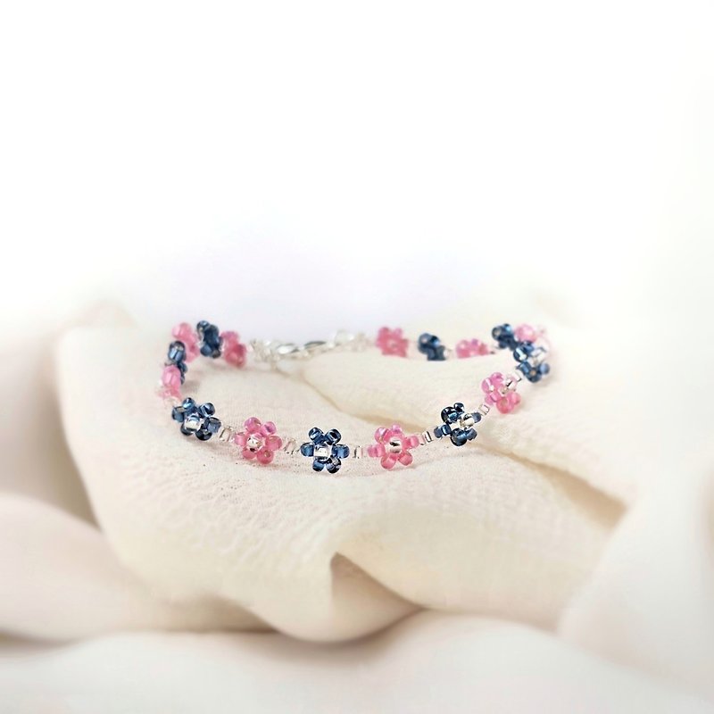 Flower beaded bracelet glass beads-contrast color small flower thin chain- - Bracelets - Glass Multicolor