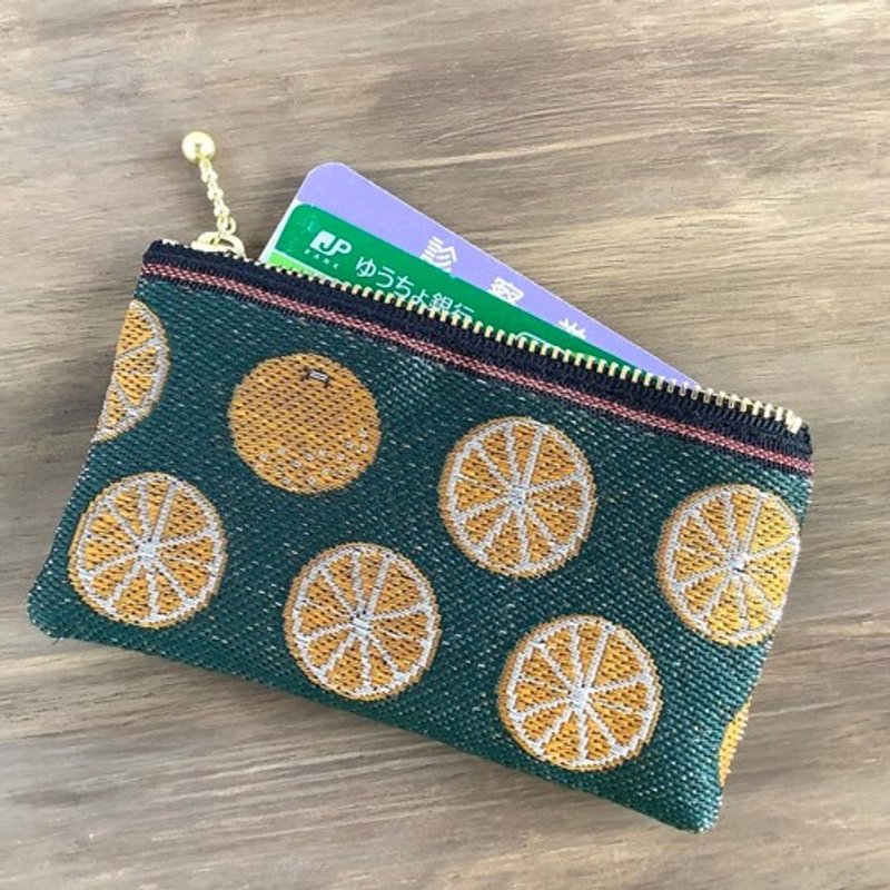 Pouch made from tatami edges with mandarin orange pattern - 化妝包/收納袋 - 其他材質 綠色