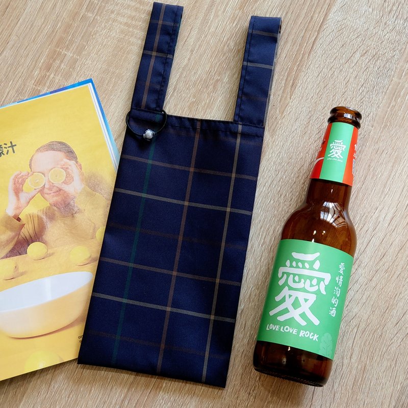 英倫情人(深藍黑格紋)。環保飲料袋 早餐袋 隨身萬用袋 - 飲料提袋/杯套 - 防水材質 藍色