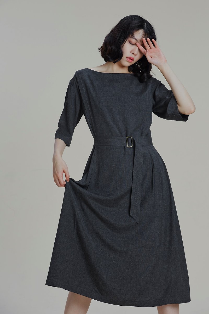 Shan Yong Carbon Lightweight Cotton Pleated Dress - ชุดเดรส - ผ้าฝ้าย/ผ้าลินิน สีเทา
