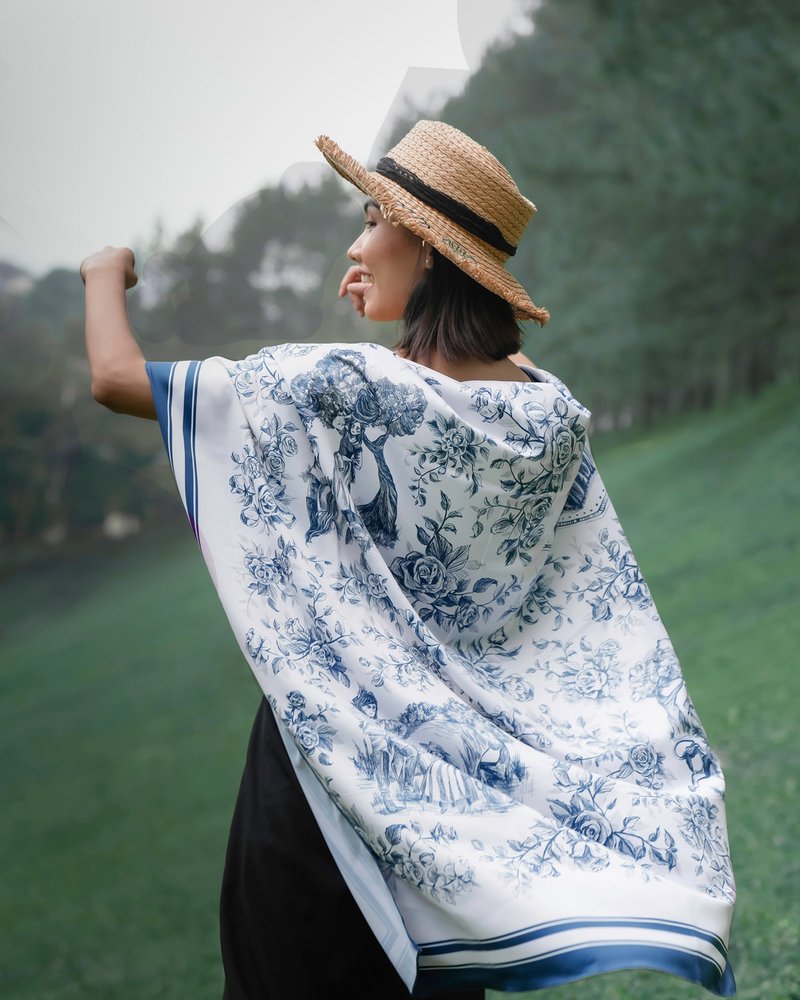 The Milkmaid Outer Scarf en Bleu - 圍巾/披肩 - 絲．絹 藍色