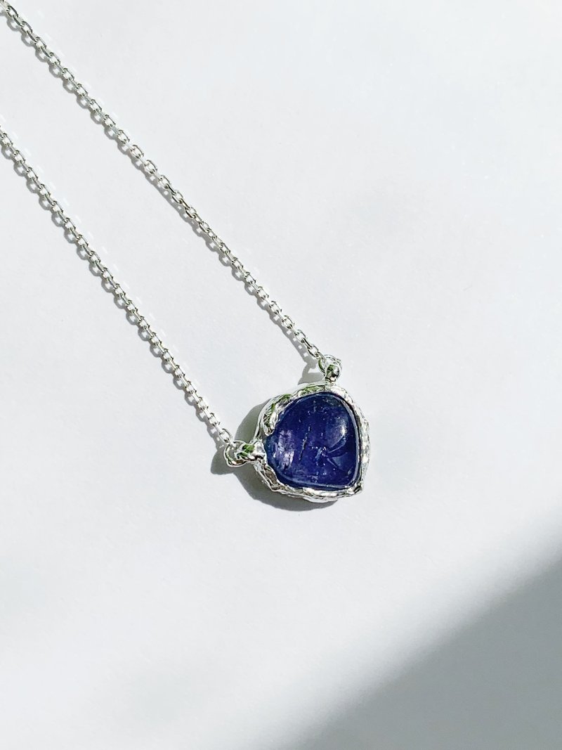 Tanzanite Lunar Eclipse Necklace - สร้อยคอ - เครื่องประดับพลอย สีน้ำเงิน