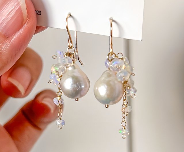 湖水真珠とプレシャスオパールのショートブーケピアス 14KGF - ショップ Mia earrings ピアス・イヤリング - Pinkoi