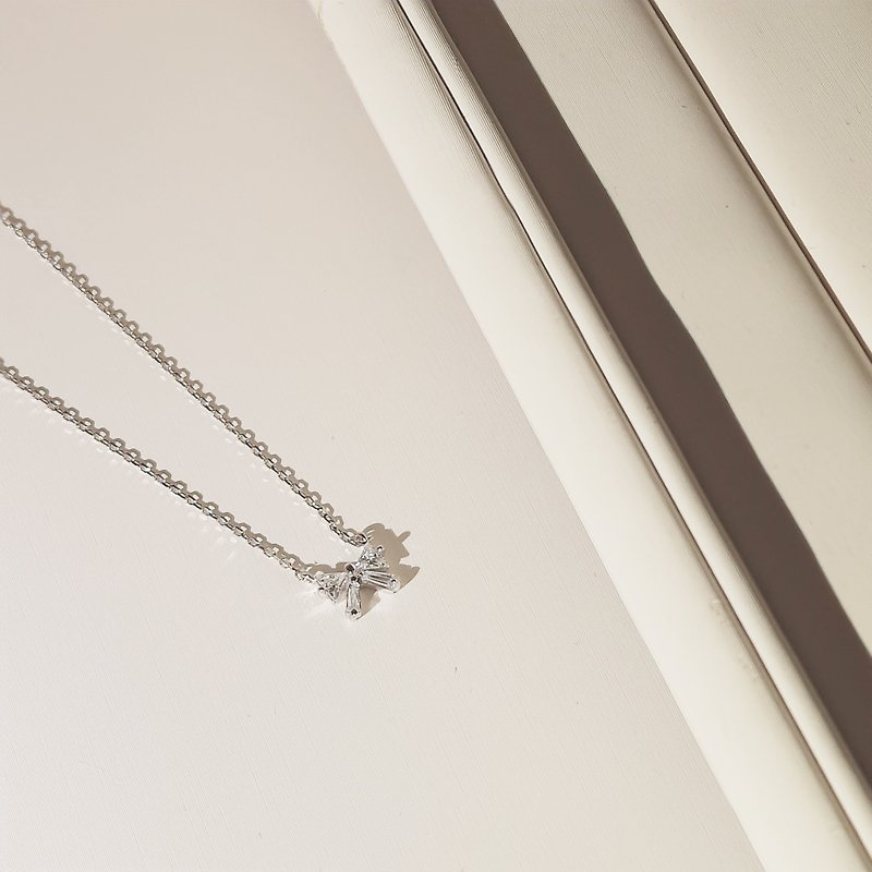 純銀 項鍊 銀色 - 【禮物】天真 純銀項鍊|輕珠寶|925銀|鋯石|蝴蝶結