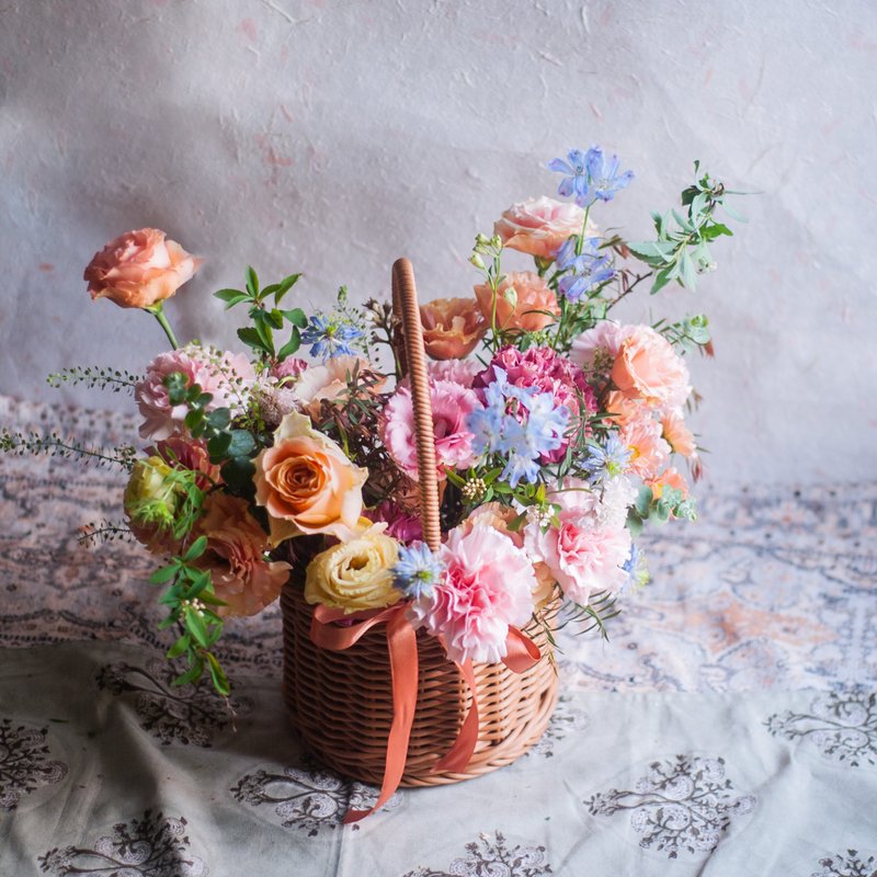 [Flower Picnic Basket] Romantic Pastel Basket Flowers | Flower Table Flowers | Flower Baskets | Customized - Dried Flowers & Bouquets - Plants & Flowers Multicolor