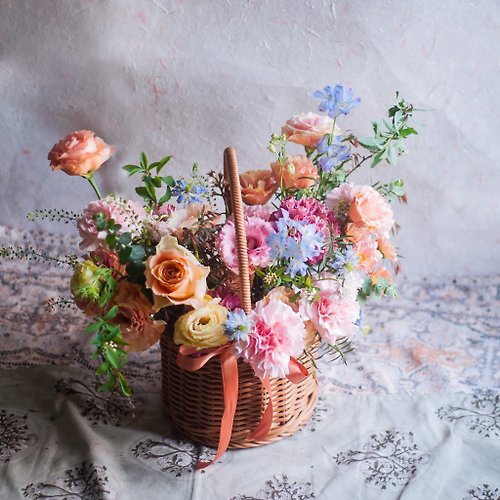 WAS floral 【鮮花野餐籃】浪漫粉彩提籃花 | 鮮花桌花 | 花籃 | 可客製