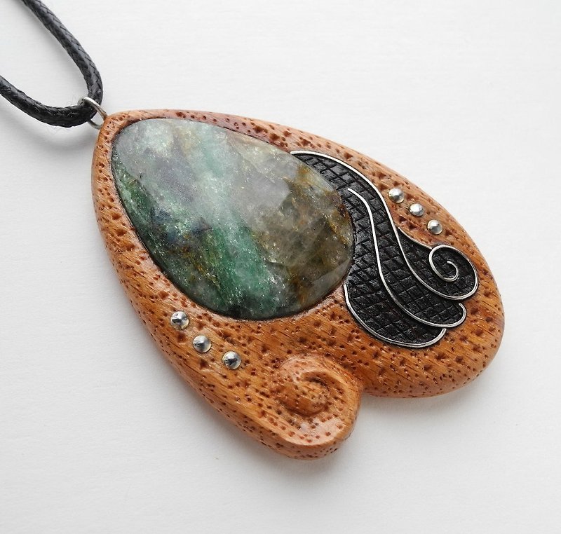 Wooden inlaid pendant with fuchsite - Necklaces - Wood Multicolor