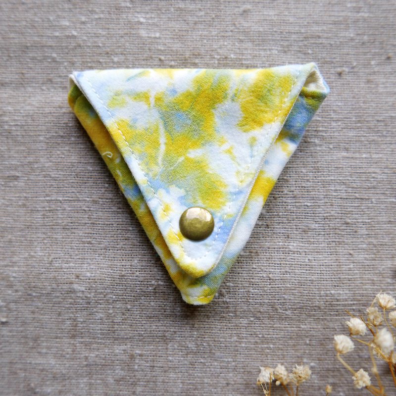Handmade Tie dye Triangular Coin Case  Xmas gifts - กระเป๋าใส่เหรียญ - ผ้าฝ้าย/ผ้าลินิน สีเหลือง