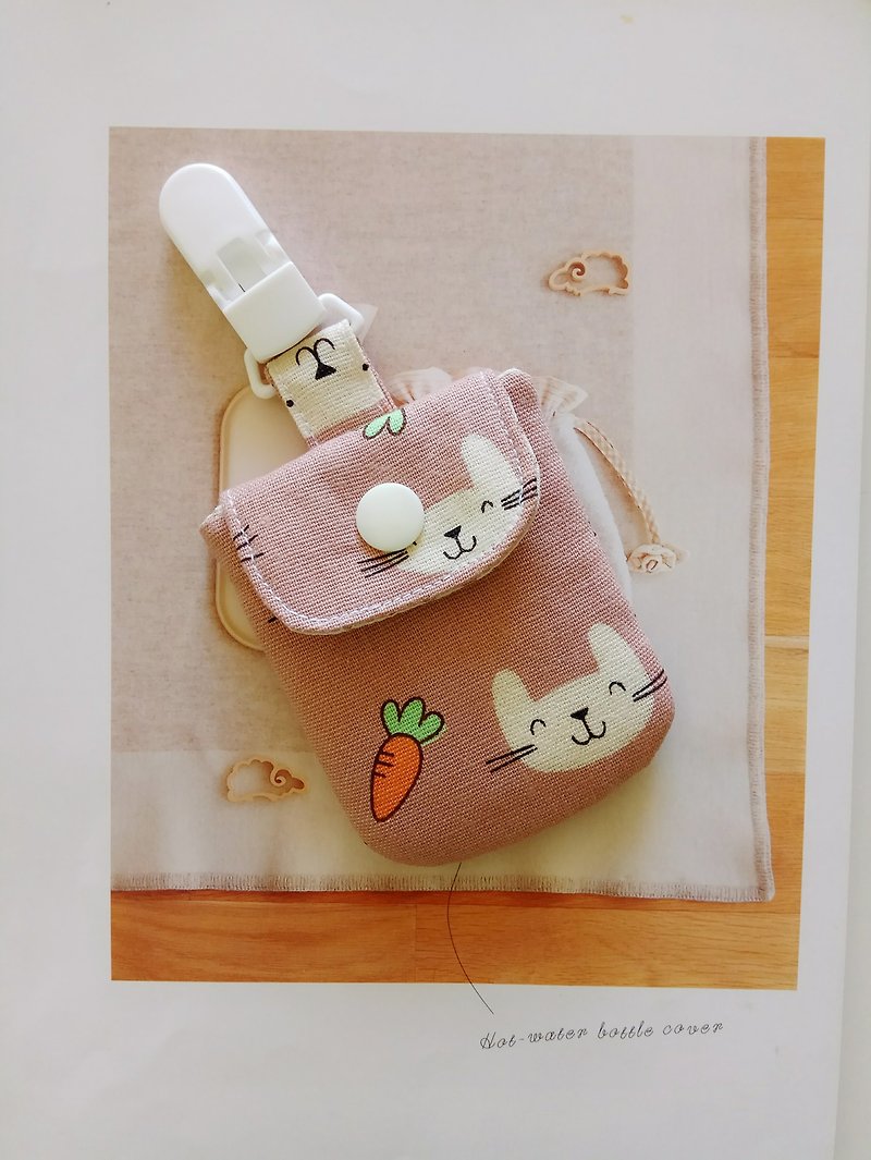 Bunny with carrot Miriam Moon gift bag - ผ้ากันเปื้อน - ผ้าฝ้าย/ผ้าลินิน สึชมพู