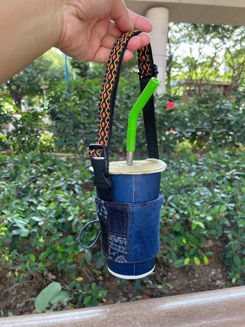 牛仔拼布 飲料提袋 Denim Patchwork cup sleeve - 飲料提袋/杯套 - 棉．麻 藍色