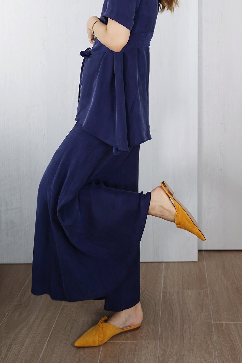 OUD Original. Silk Culottes With Side Panel Detail. - กางเกงขายาว - ผ้าไหม สีน้ำเงิน