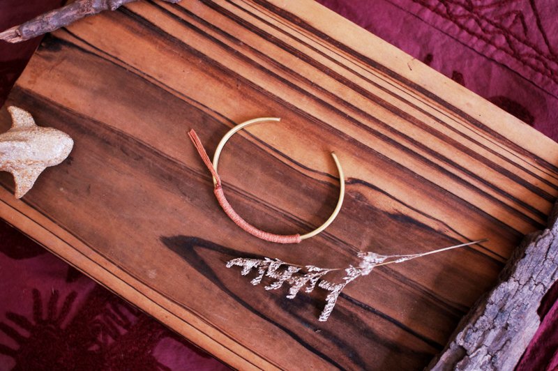 京都絕色【日光】─ 夕櫻 天然染黃銅手鐲 - 手鍊/手環 - 銅/黃銅 粉紅色