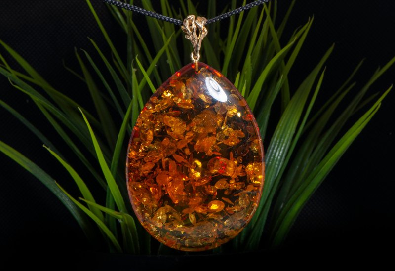 Golden Handcrafted Baltic Amber Pendant with Natural Glitters - สร้อยคอ - เครื่องประดับพลอย สีทอง