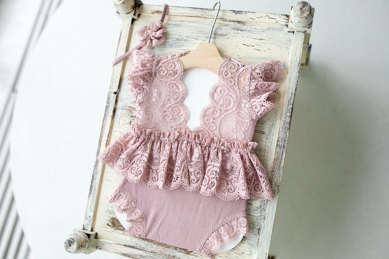 Pink bodysuit for newborn girls: the perfect outfit for a little girl - Baby Accessories - Other Metals Pink