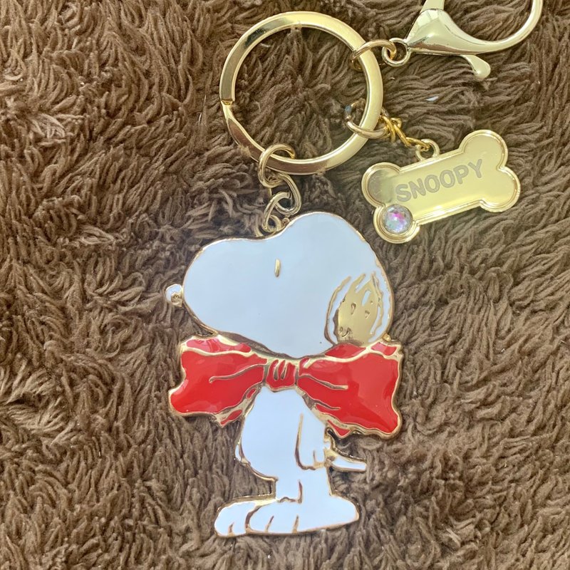 Snoopy 馬卡龍色史奴比鑰匙圈吊飾-金工琺瑯-喜紅 - 鑰匙圈/鑰匙包 - 琺瑯 紅色