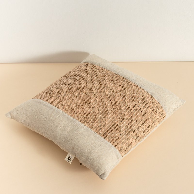 Classic rush woven pillowcase/can add pillow insert - หมอน - วัสดุอื่นๆ 