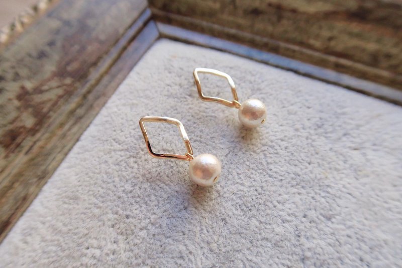 棉珍珠 菱型波紋耳環 棉花珍珠 - 耳環/耳夾 - 珍珠 金色