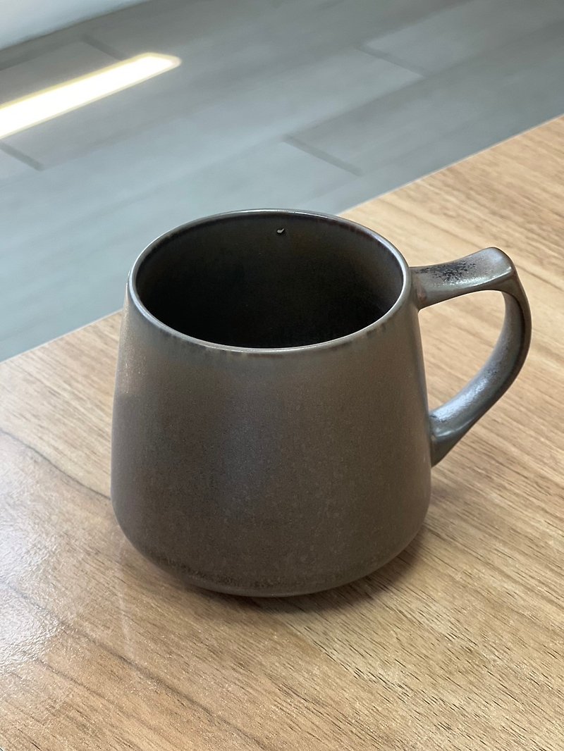 [Refurbished] Cores KIKI Mino-yaki mug | Black made in Japan - แก้วมัค/แก้วกาแฟ - เครื่องลายคราม สีดำ