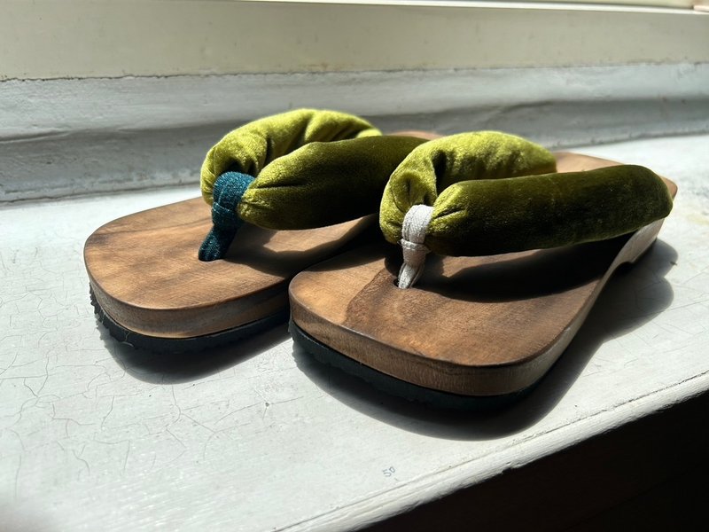 Dazzling. Short velvet green clogs - Slippers - Cotton & Hemp Green