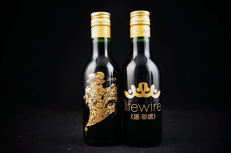 French red wine 188cc [Hong Kong original DYOW] wedding anniversary gift Wine Engraving unique combination of portrait design concept realistic Q version of the portrait with the pattern of text wine bottle carved a pair of wedding a wedding gift set to se - ภาพวาดบุคคล - แก้ว 