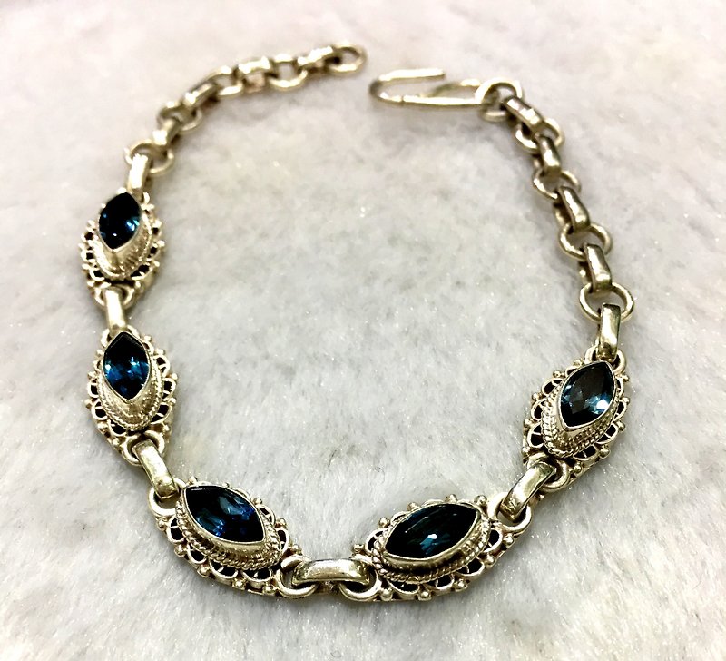 Topaz bracelet Handmade in Nepal 92.5% Silver - Bracelets - Gemstone Blue