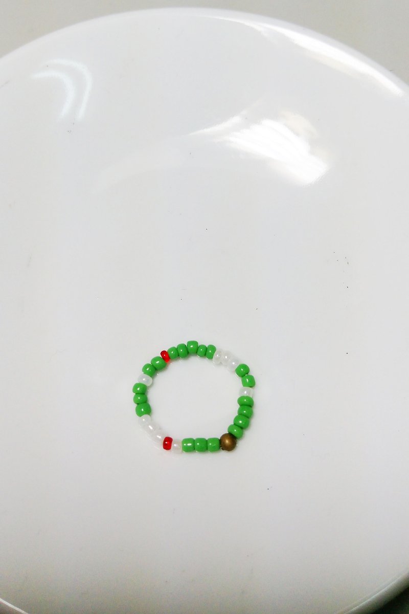 Green grass - glass beads brass ring - แหวนทั่วไป - แก้ว สีทอง