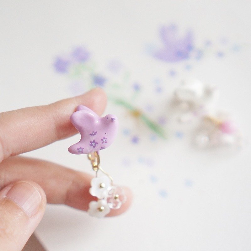 [Unicorn Forest] Floral Wings Simple Platycodon Flower Purple Single Ear Stud / Ear Clip - Earrings & Clip-ons - Clay 