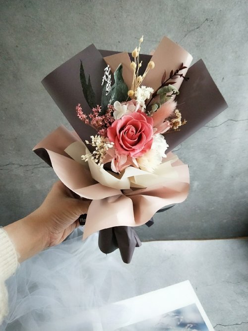 Korean bouquet-single carnation bouquet Immortal graduation bouquet  Valentine's Day - Shop flowerdays Dried Flowers & Bouquets - Pinkoi