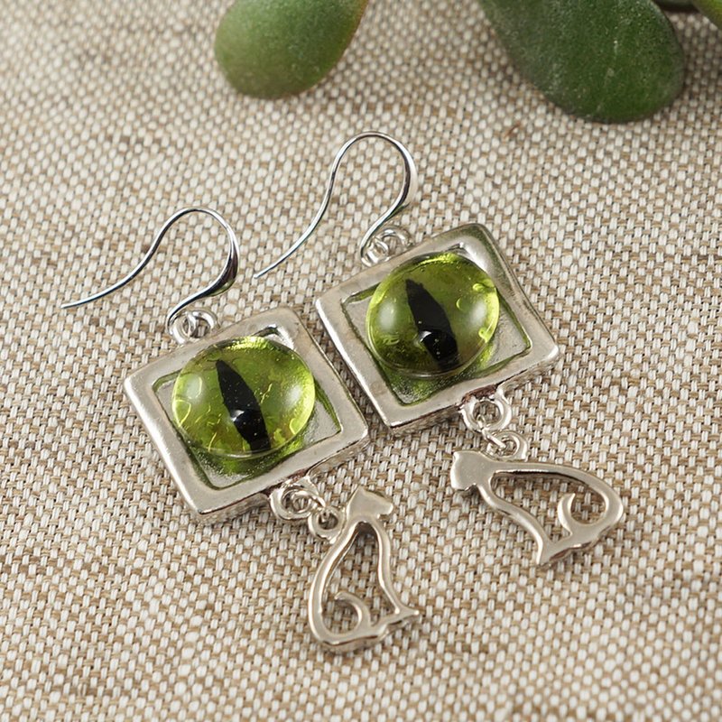 Olive Green Glass Cat Eye Evil Eye Silver Cat Kitten Protection Earrings Jewelry - 耳環/耳夾/耳骨夾 - 玻璃 綠色