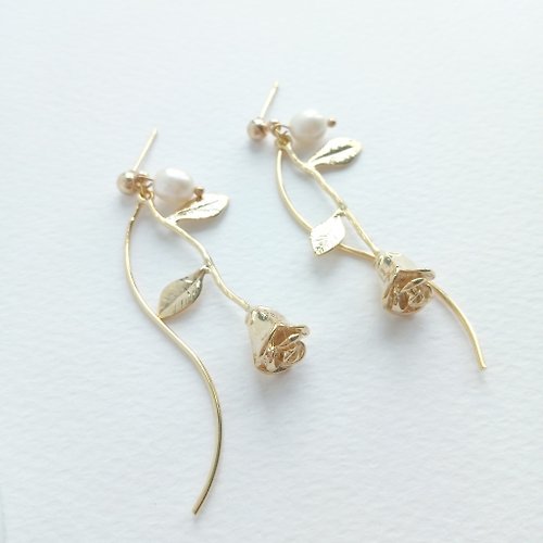Aiyana Aiyana 繁花系列 天然淡水珍珠 玫瑰花 耳環 - 耳針/耳夾