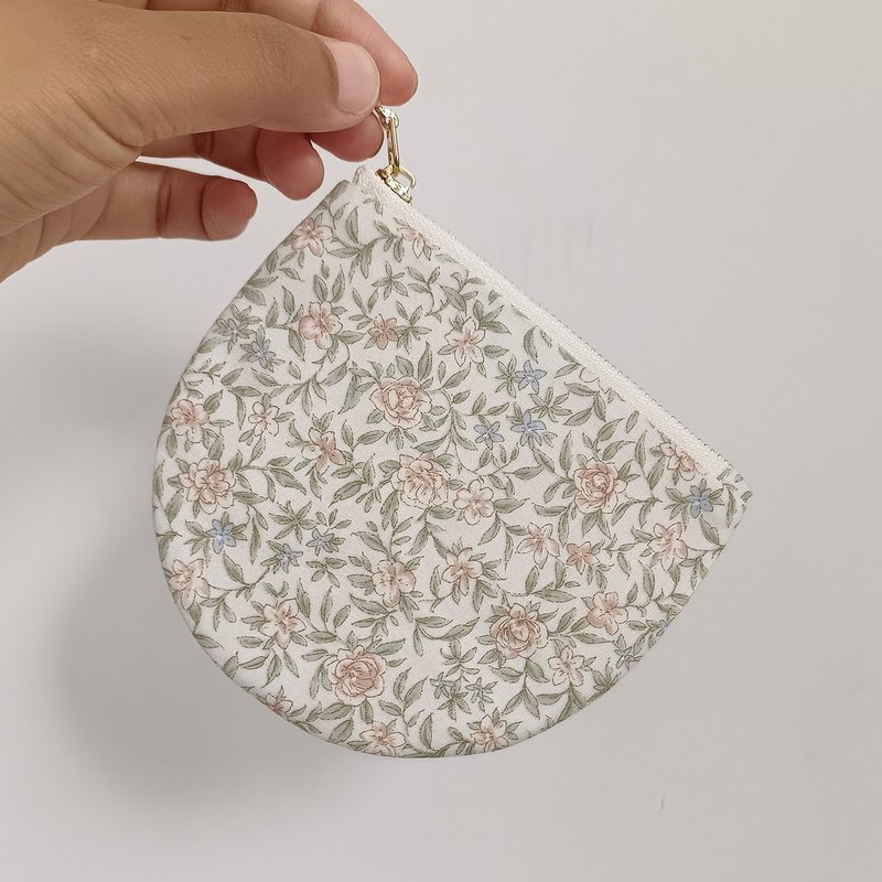 現貨~半圓零錢包 / 收納包 / 小黃花 - 零錢包/小錢包 - 棉．麻 