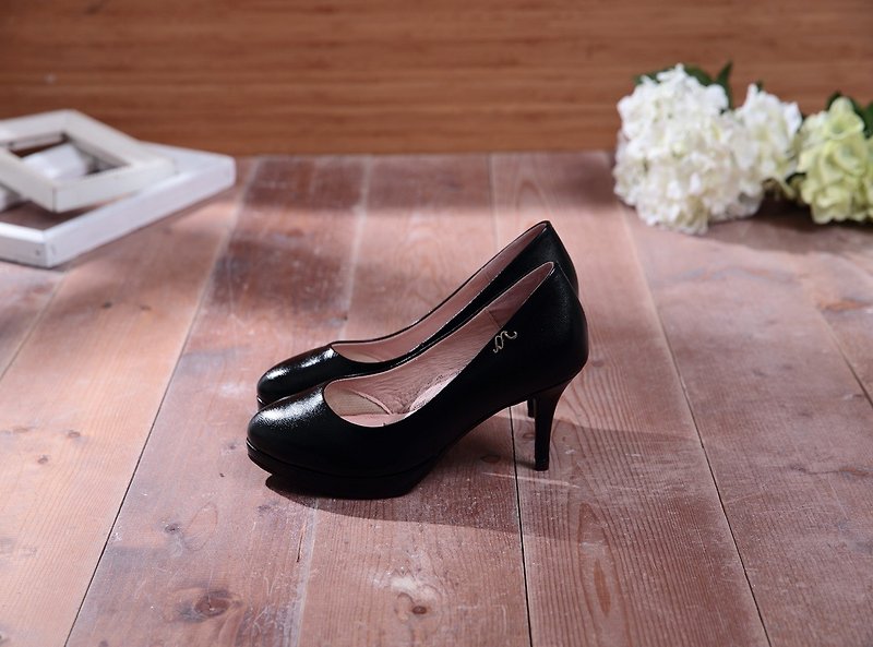 Iris-Classic Black-Plain Almond Head Leather High Heels - รองเท้าส้นสูง - หนังแท้ สีดำ