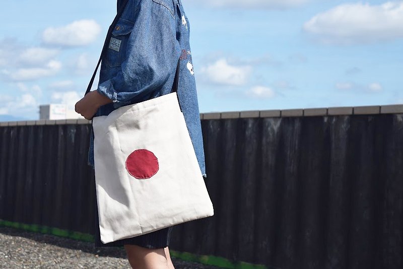 日系圓點帆布兩用袋 / 米白底紅點 - 側背包/斜孭袋 - 其他材質 白色