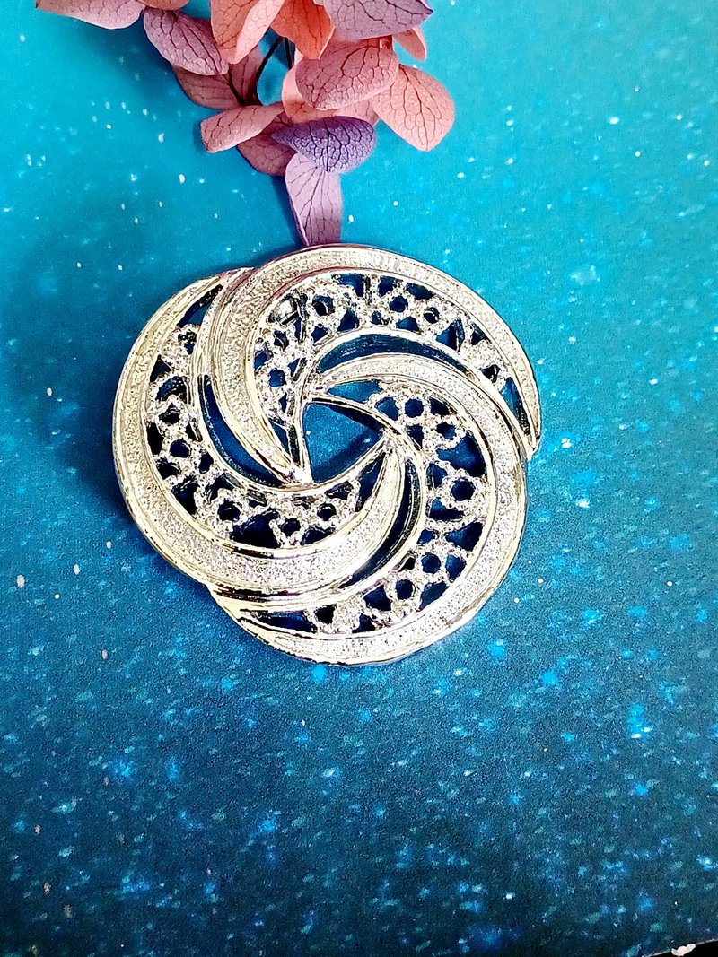 vintage jewelry   Gerry's 古典風尚銀色旋花 別針 胸針 - 胸針 - 其他金屬 